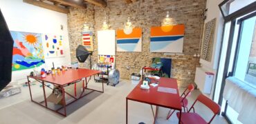 LOCALE COMMERCIALE RISTRUTTURATO CON VETRINA DOPPIA IN CENTRO STORICO A SENIGALLIA